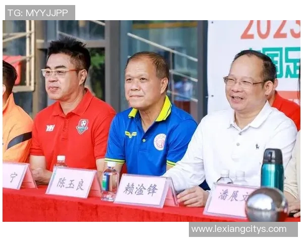 《陈宁：从足球场上的拼搏到商业舞台的跨越，探索运动员的多元人生》